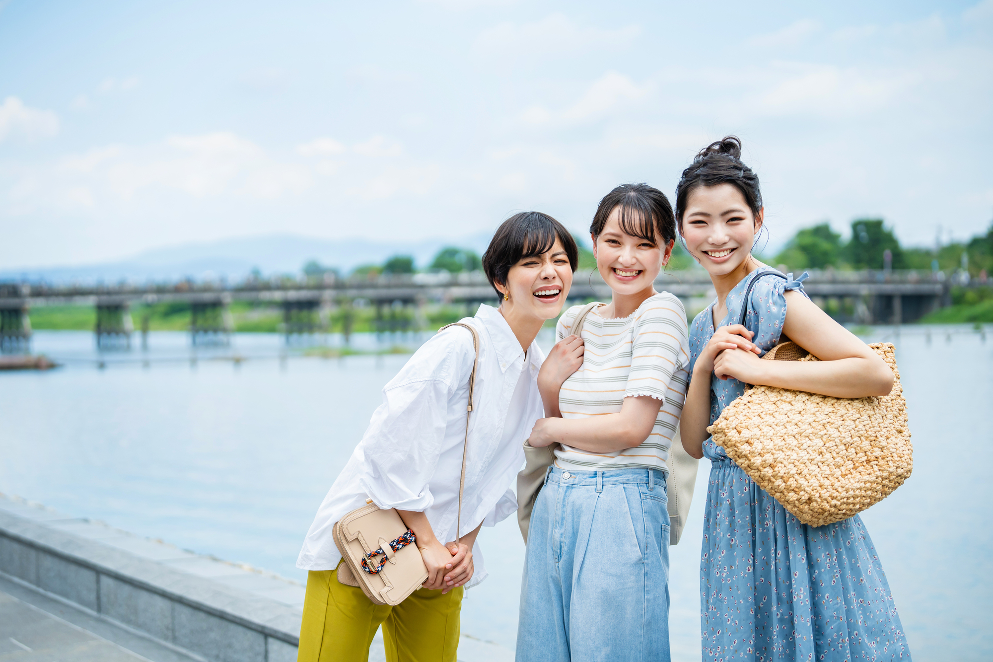 楽しそうな女性3人組