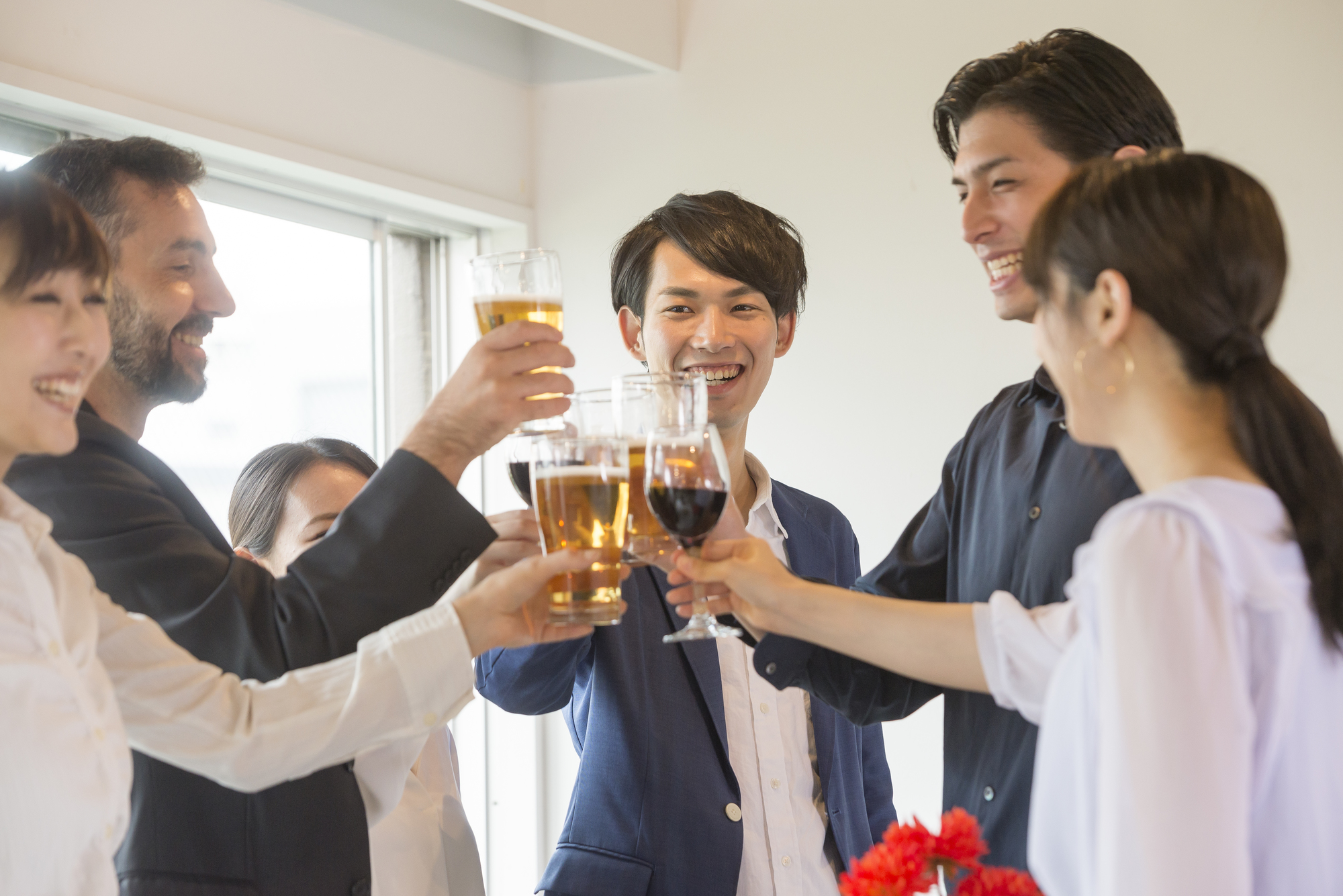 懇親会で盛り上がる企画8選！「また参加したい」と思ってもらうためのポイント | ビズクル | ビジネスユースの貸切クルーズ