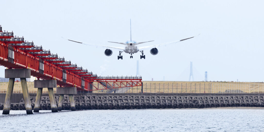 羽田空港近辺を飛ぶ飛行機