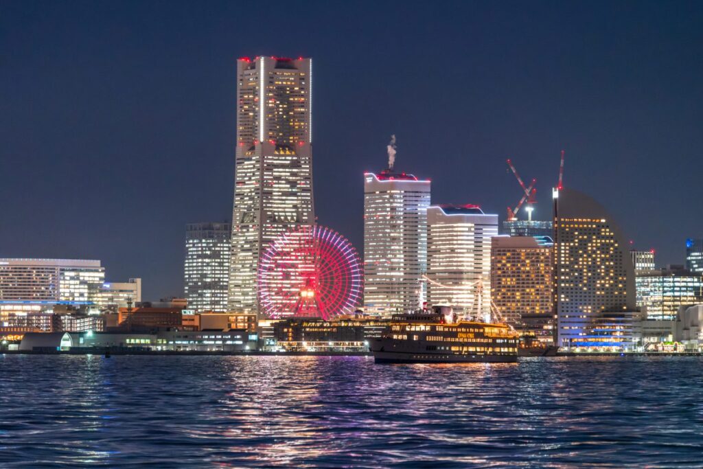 海から見るみなとみらいの夜景