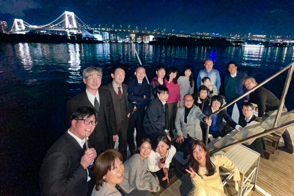 デッキで記念写真