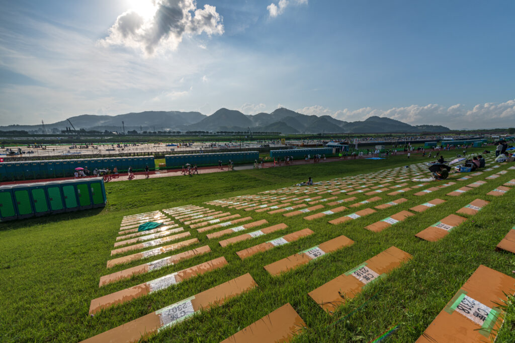 河川敷の花火観覧席