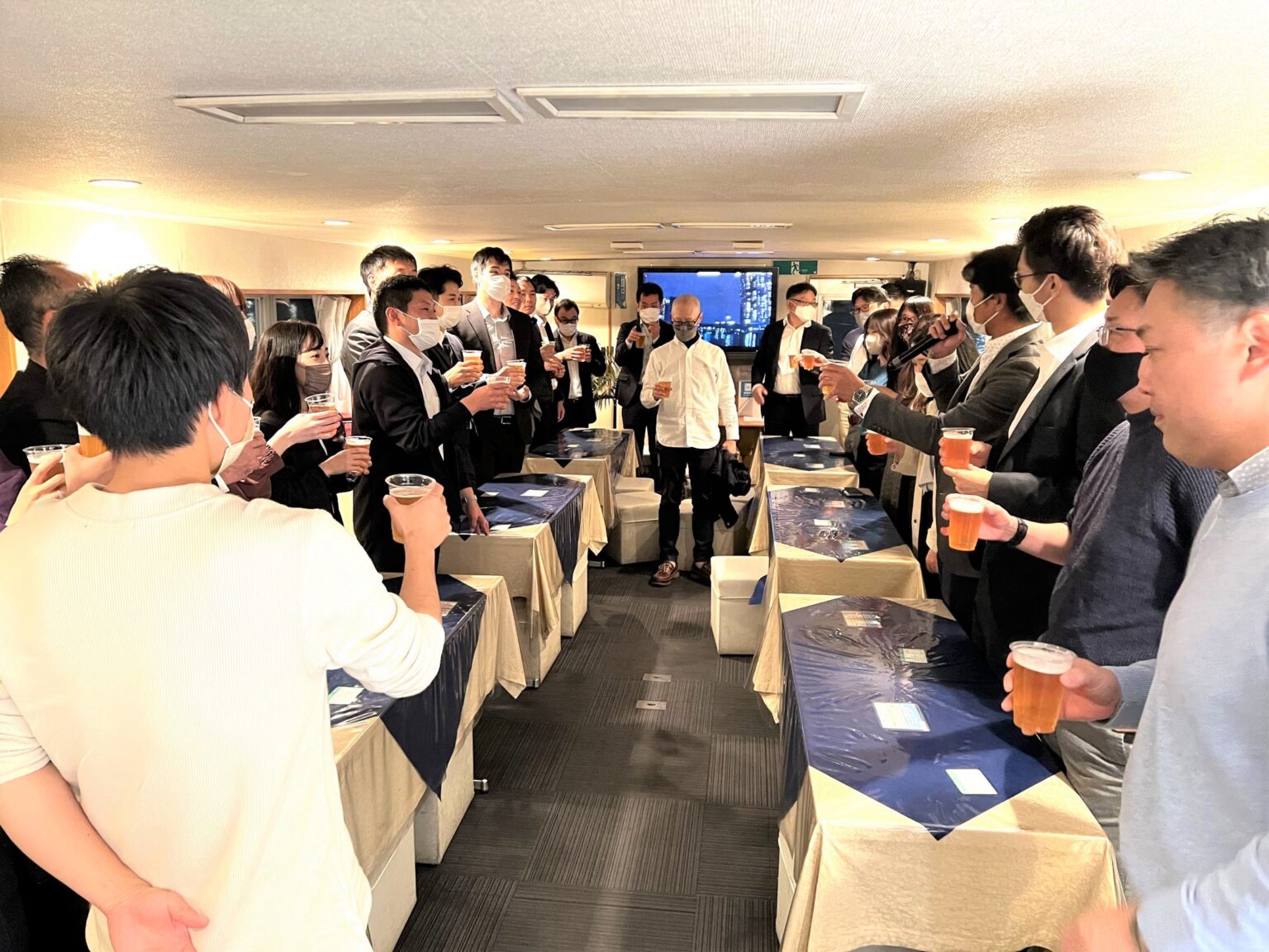 懇親会で盛り上がる企画8選！「また参加したい」と思ってもらうためのポイント | ビズクル | ビジネスユースの貸切クルーズ