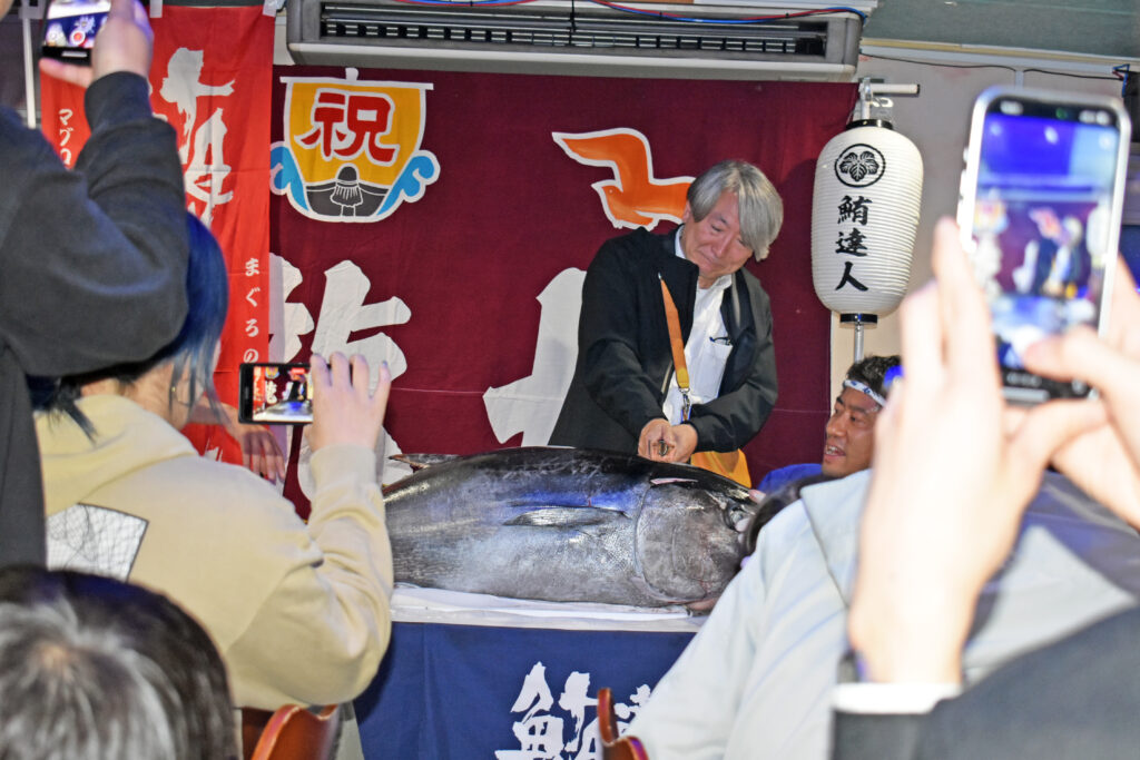 マグロ解体ショー体験