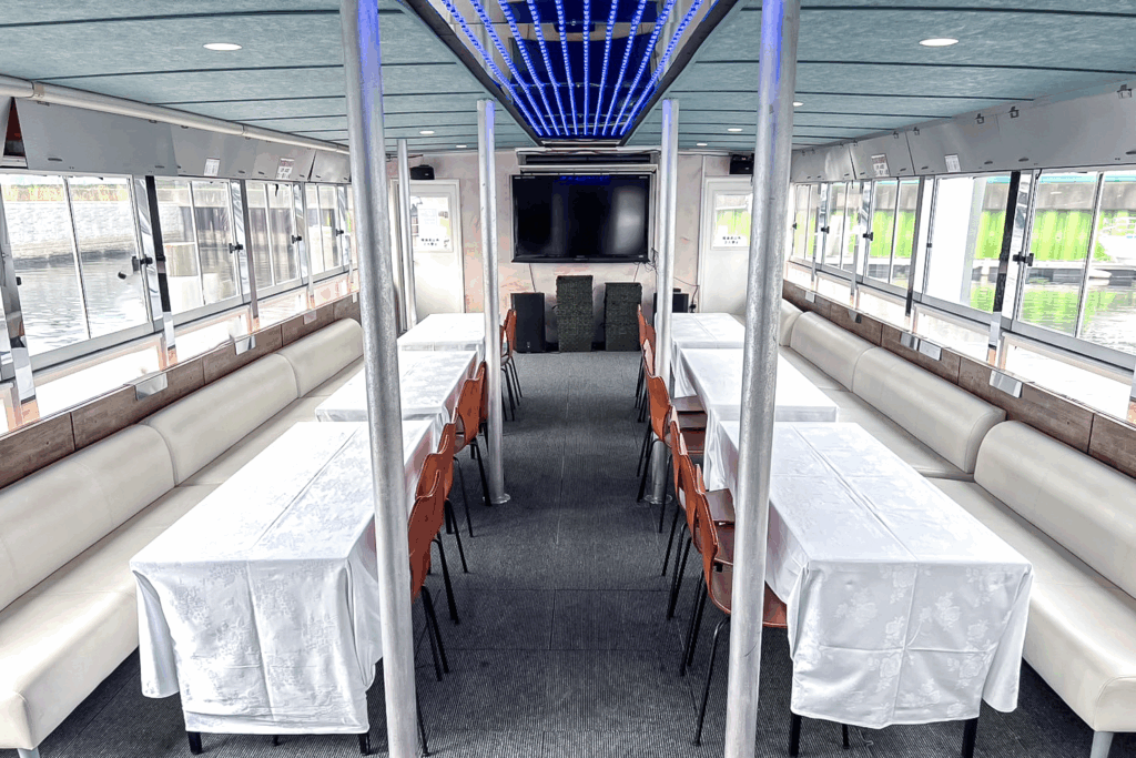 ルーカス号船内