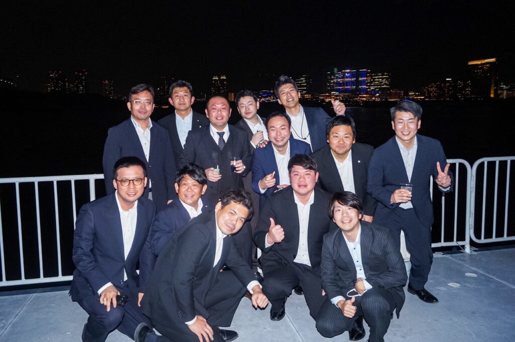 デッキで記念写真