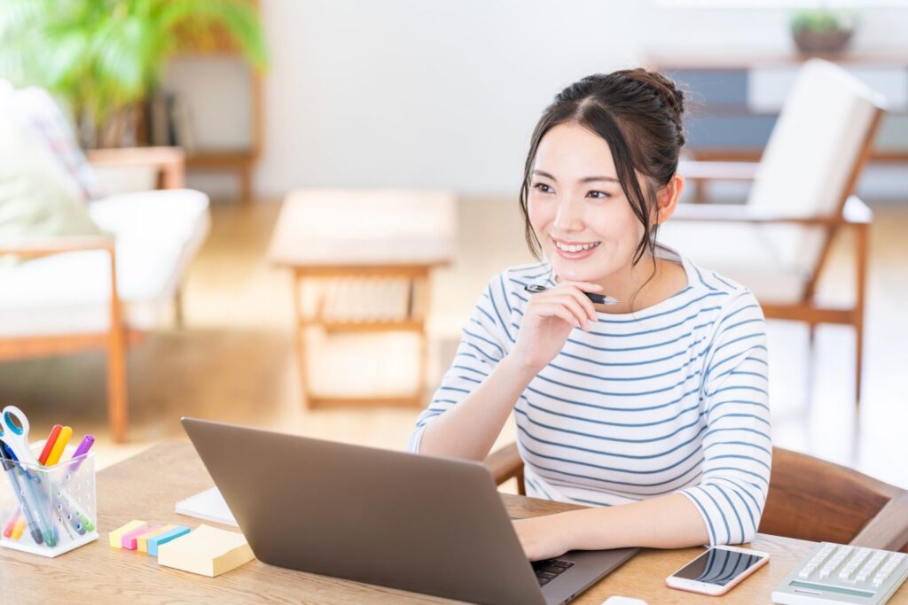 アイデアを思いついた女性