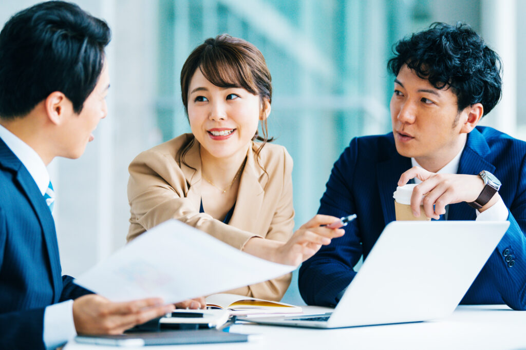 企画について話し合うイメージ