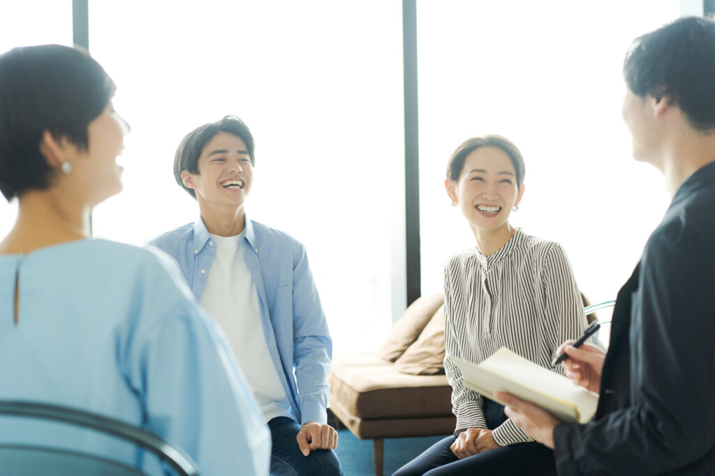 楽しく話している様子