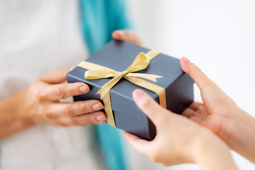 プレゼントを渡す