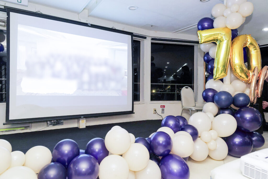 プロジェクターでムービー上映