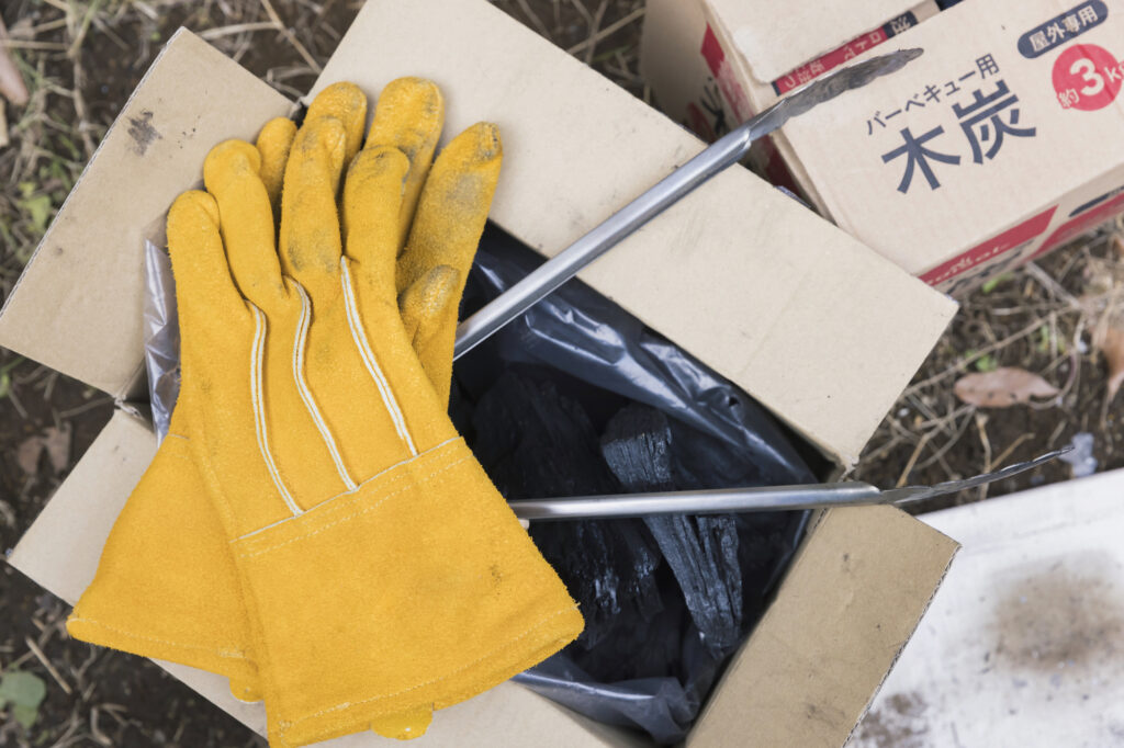 BBQに必要な軍手や火箸