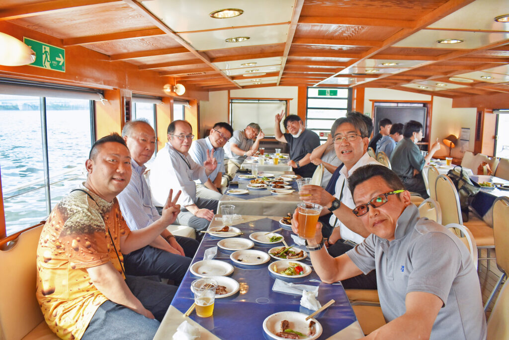 船内お食事風景