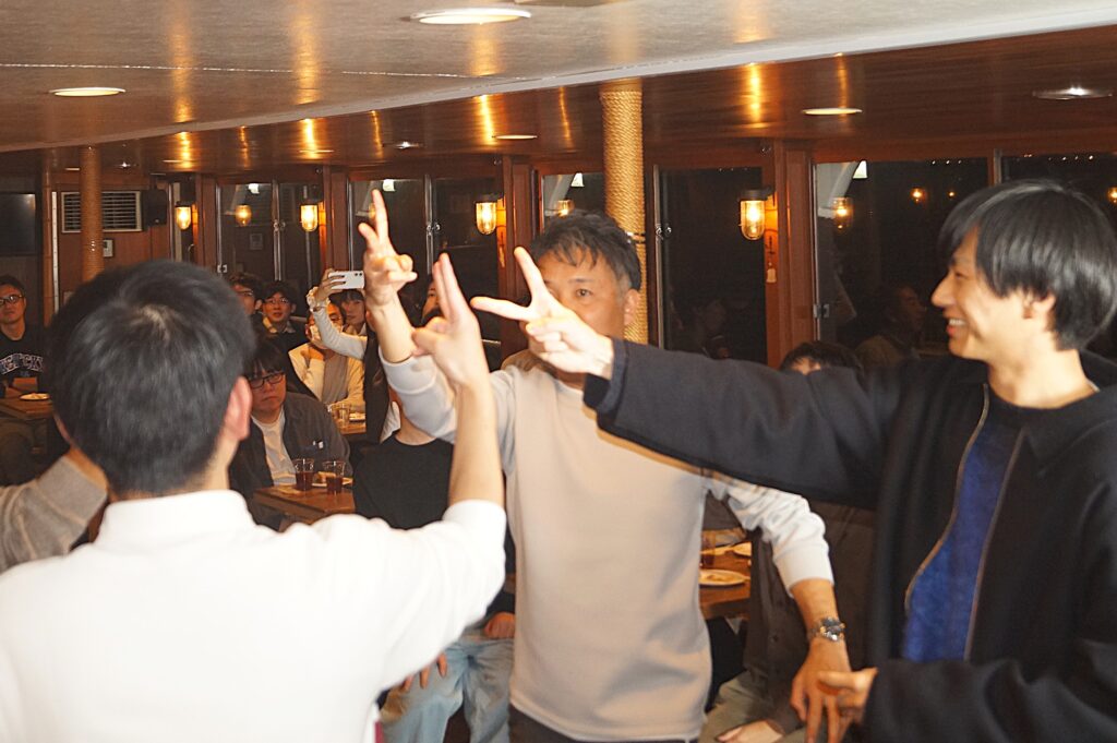 フロンティアルーツ号忘年会 1階でジャンケン大会